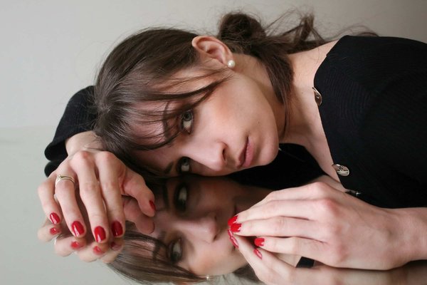 Quels sont les secrets d'un contouring réussi pour un visage rond?